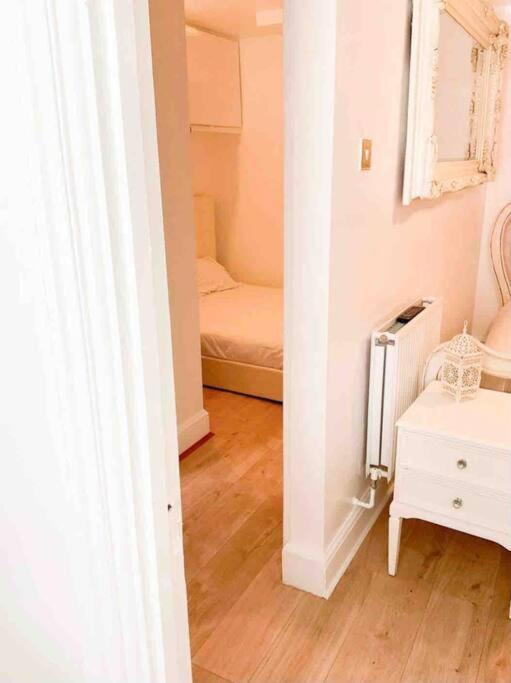 Lovely Two Bedroom Apartment, With Private Garden! Torquay