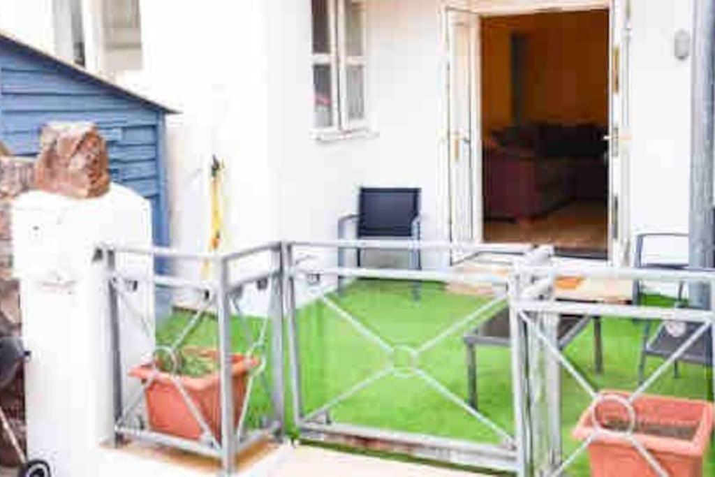 Lovely Two Bedroom Apartment, With Private Garden! Apartment