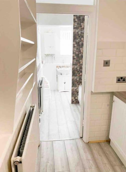 Lovely Two Bedroom Apartment, With Private Garden! Apartment *