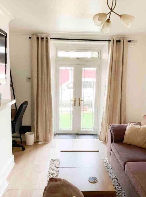 Lovely Two Bedroom Apartment, With Private Garden! Apartment Torquay